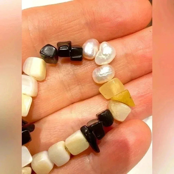 Simple and  elegant natural stones bracelet - Picture 5 of 5